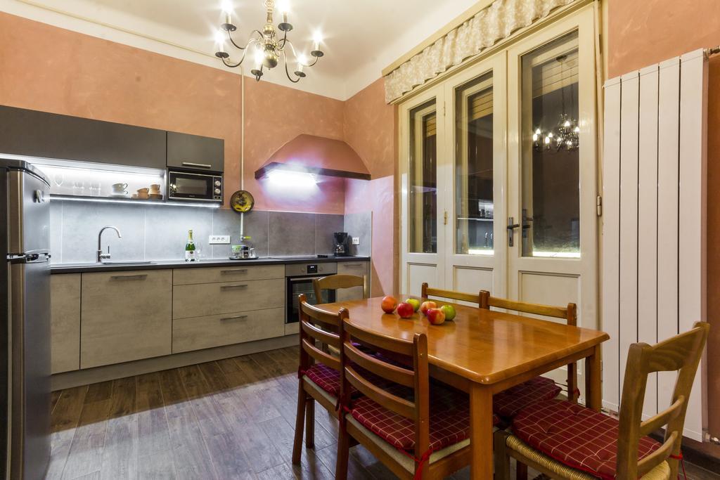Spacious & Smart Center Apartment Πούλα Εξωτερικό φωτογραφία
