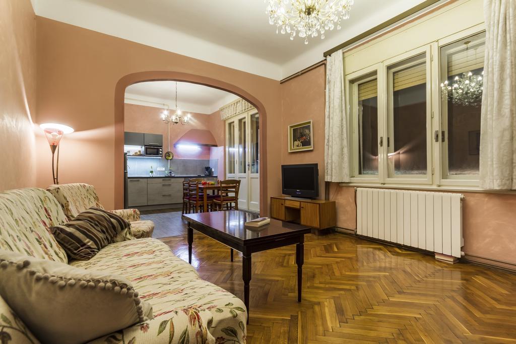 Spacious & Smart Center Apartment Πούλα Εξωτερικό φωτογραφία