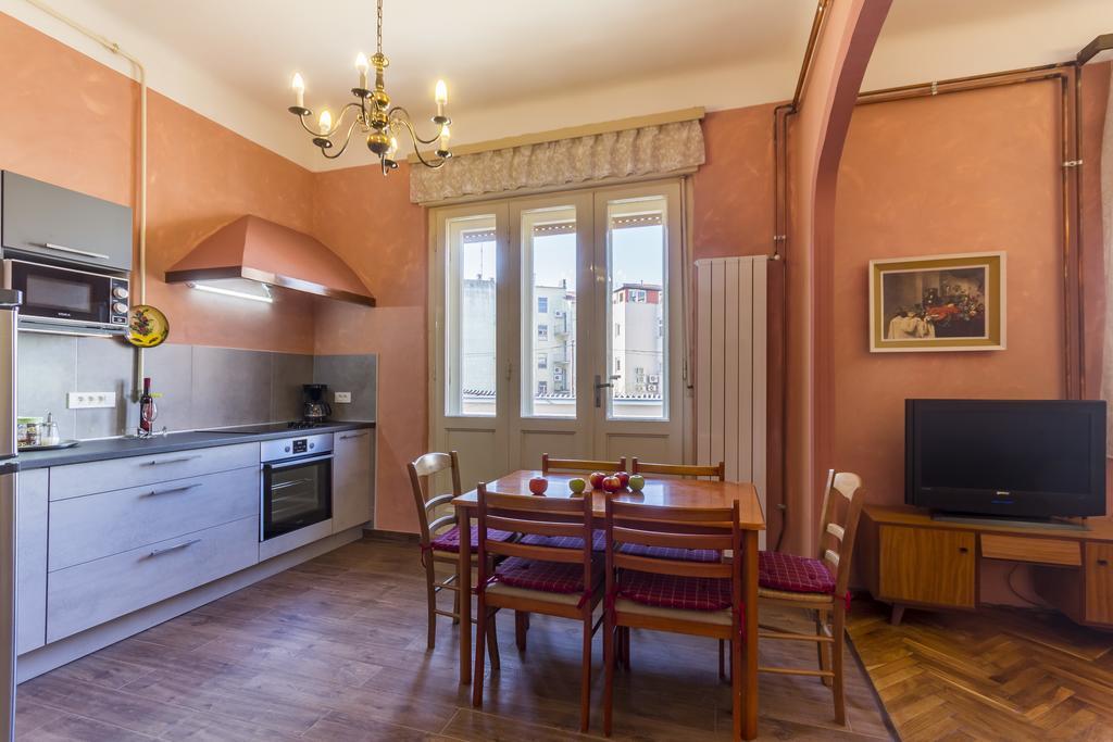 Spacious & Smart Center Apartment Πούλα Εξωτερικό φωτογραφία