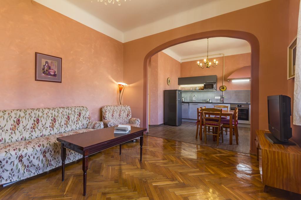 Spacious & Smart Center Apartment Πούλα Εξωτερικό φωτογραφία